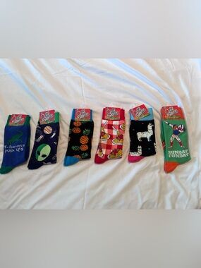 Sillies Socks NWT Novelty Crew Socks 6-Pair Bundle Set Alien Dino Pineapple